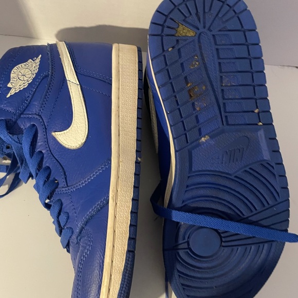 Jordan 1 Retro High
Hyper Royal royal blue jordan1 - Picture 4 of 11